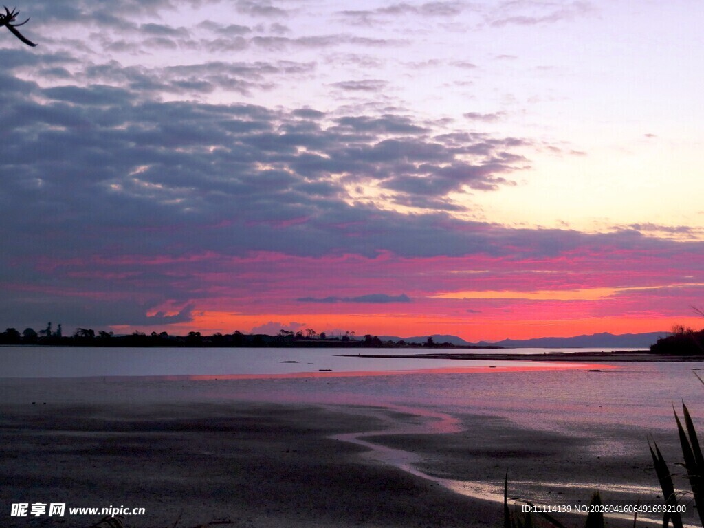 海边绚丽晚霞美景