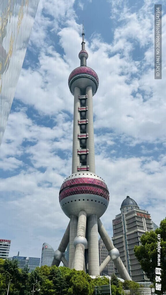 东方明珠塔的城市天际线