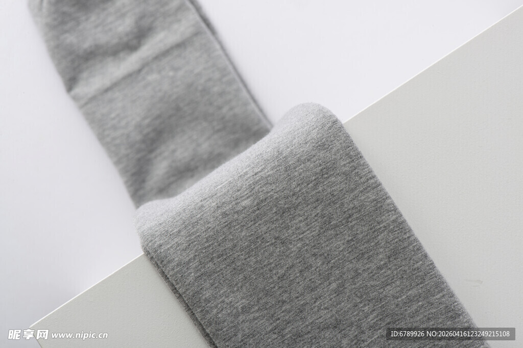 灰色柔软针打底羊毛裤