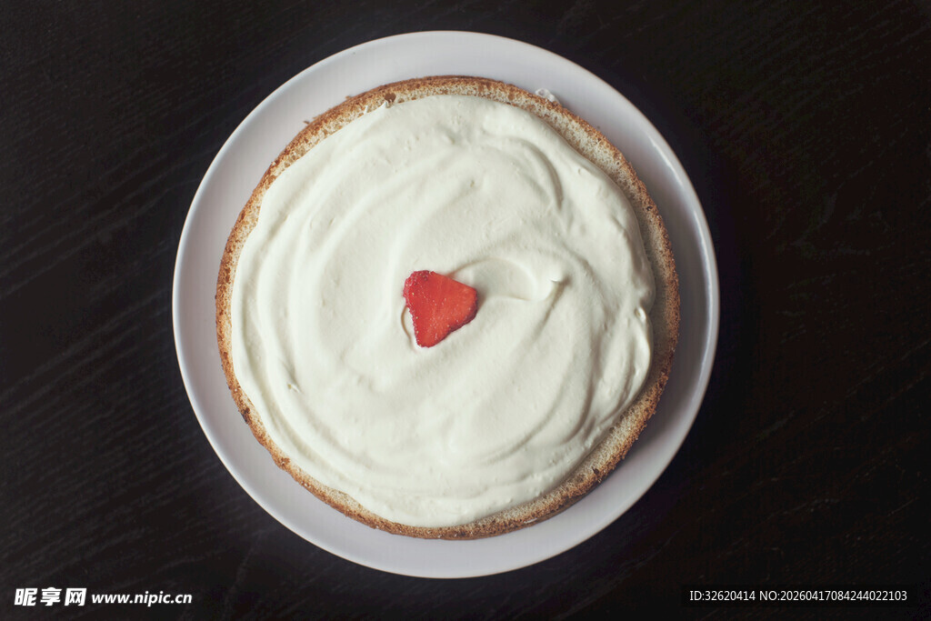 心形装饰奶油小蛋糕