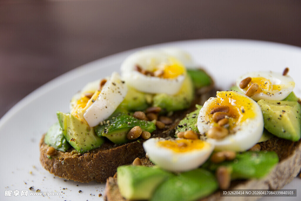 牛油果鸡蛋三明治