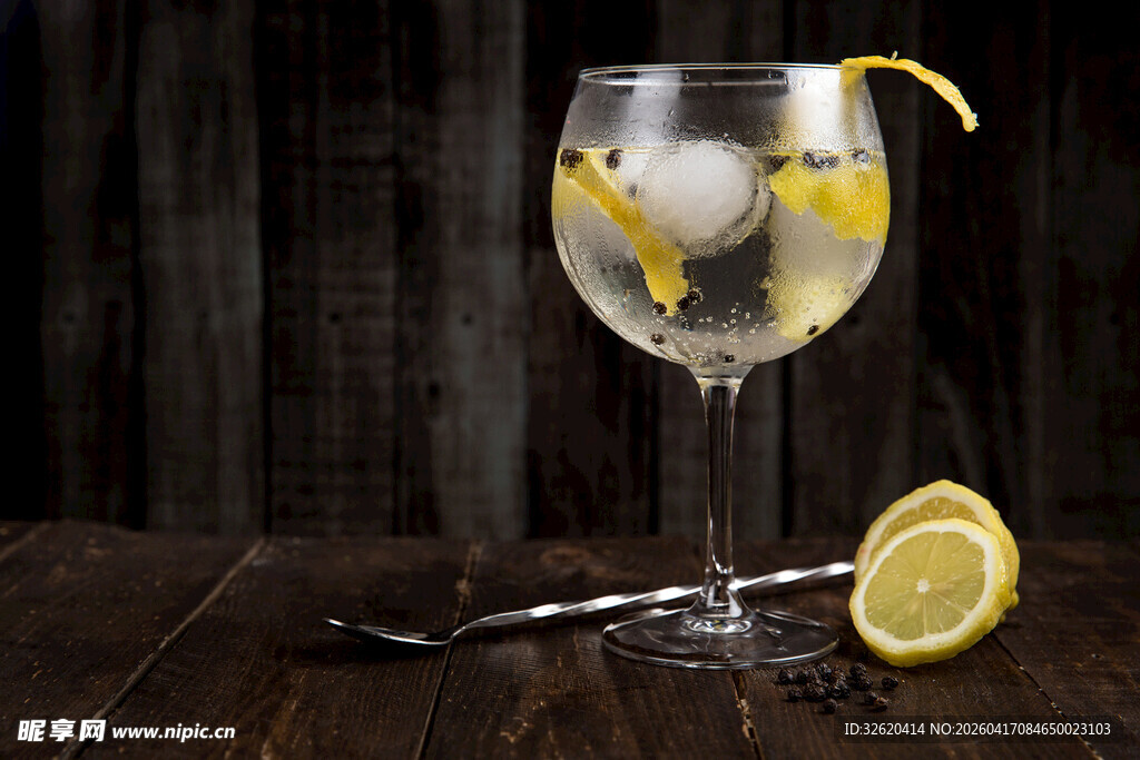 柠檬金汤力鸡尾酒