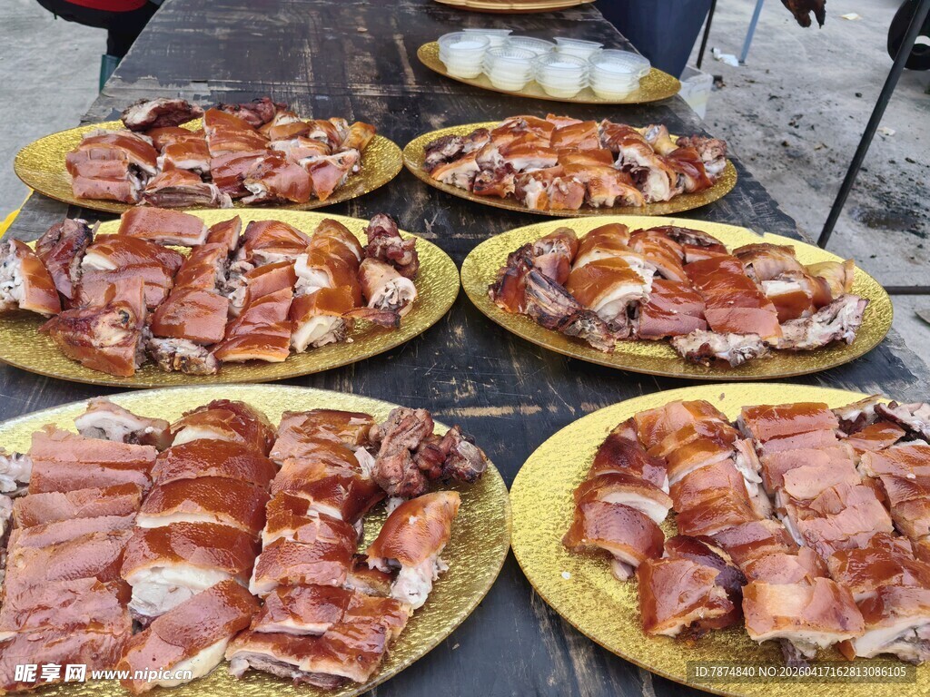 美味湛江烧猪拼盘展示