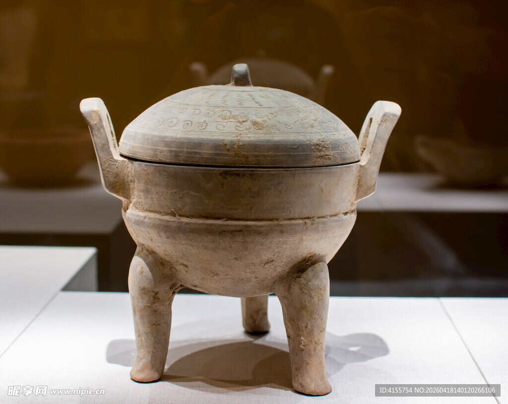 古代三足青铜鼎