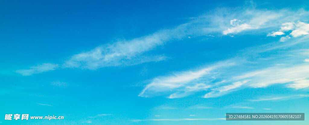 晴朗蓝天飘逸白云