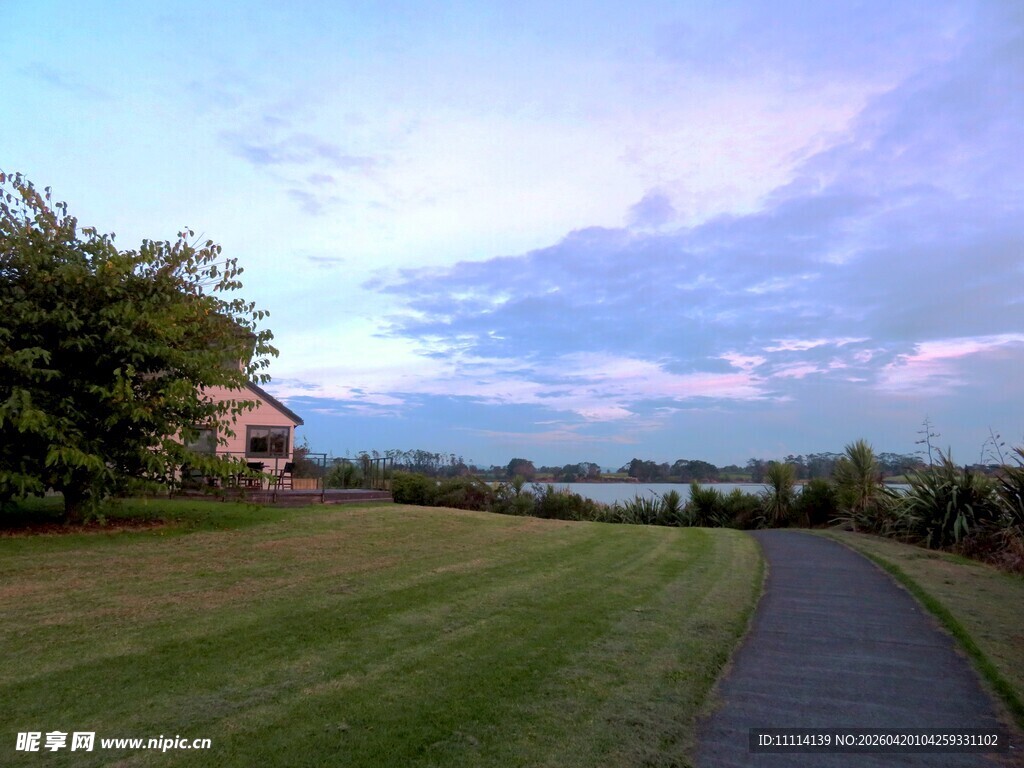 乡村黄昏小路美景