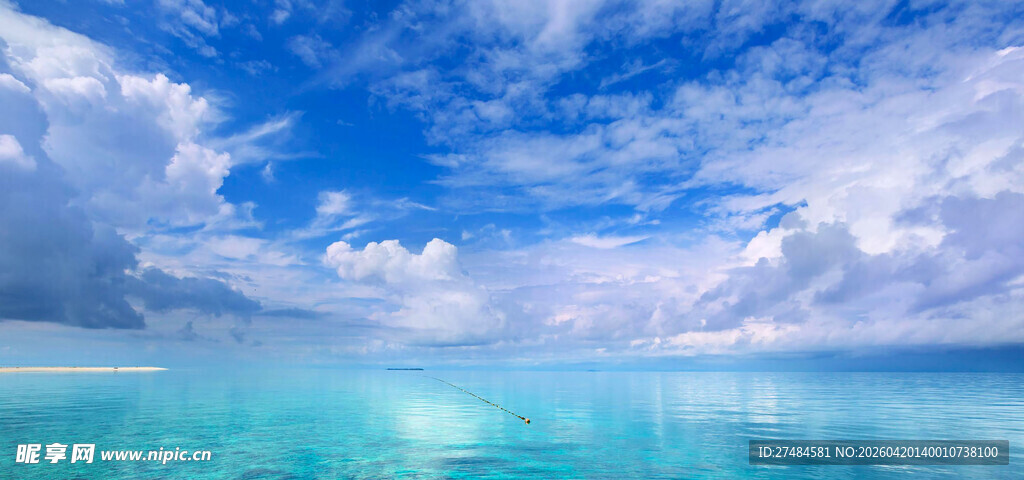梦幻蓝天碧海景色