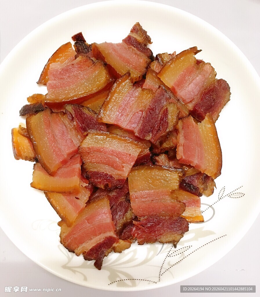 美味诱人的切片腊肉