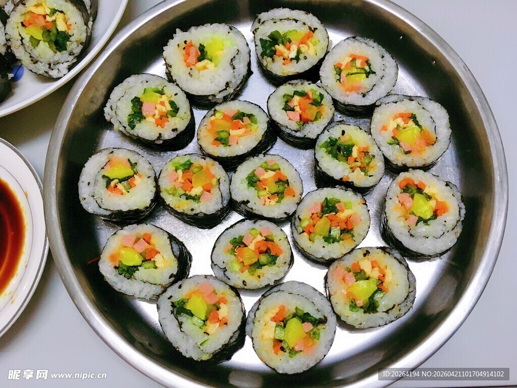 美味寿司拼盘  紫菜包饭