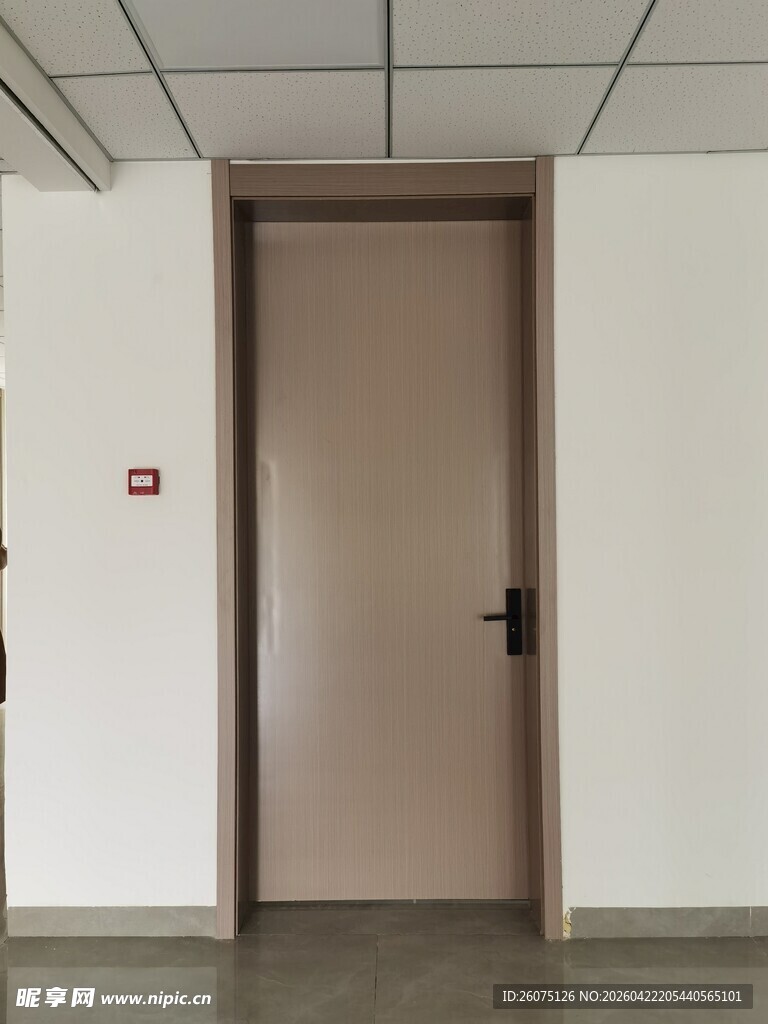 简约室内单扇门场景