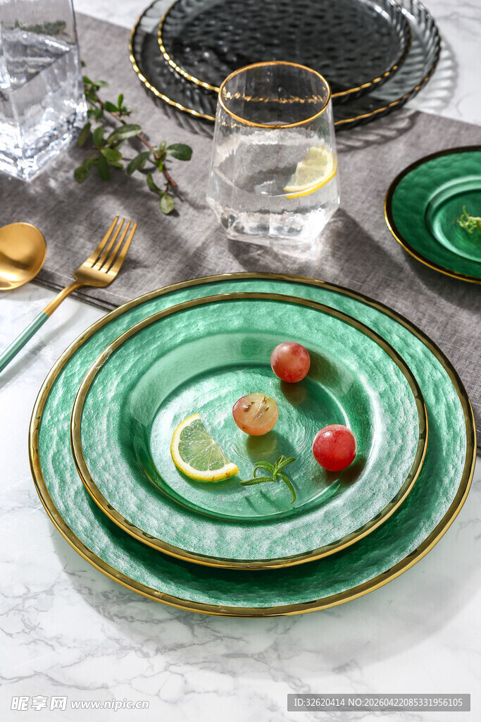 精致绿色餐具