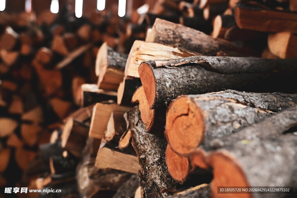 堆积的木材