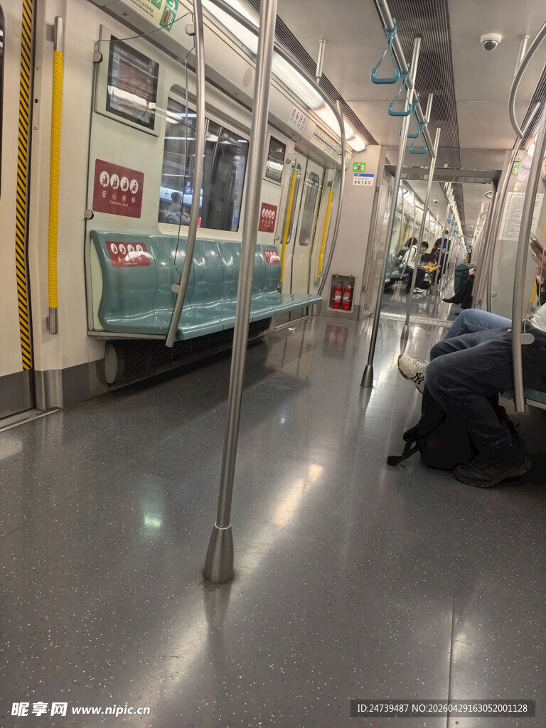 空无一人的北京地铁