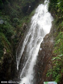 盘龙峡--烟雨瀑
