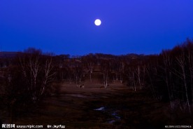 中秋月圆小河源