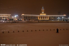 天津站新年迎瑞雪