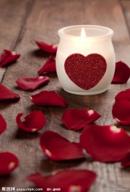情人节蜡烛爱心玫瑰花瓣