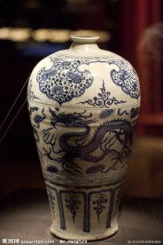 景德镇窑青花云龙纹梅瓶