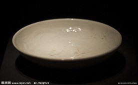 景德镇窑卵白釉印花云龙纹盘
