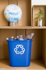 垃圾桶和地球仪