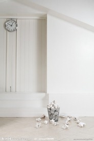 垃圾桶里的废纸