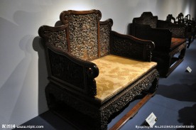 雕云龙纹宝座