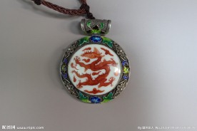 乾隆官窑帆红团龙纹