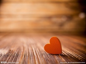 木制背景情人节红心