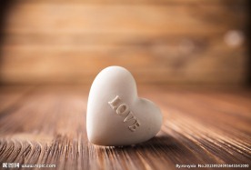 木制背景情人节心