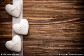 木制背景情人节心