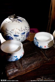 白瓷茶壶茶杯