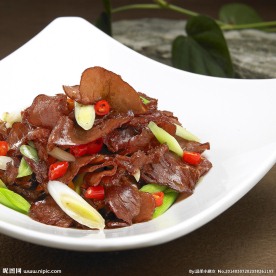 大蒜辣椒炒腊牛肉