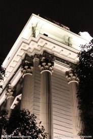 罗马柱建筑灯光