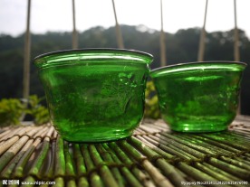 绿色玻璃杯