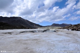 新疆雪山