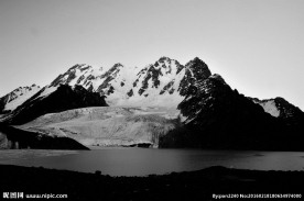 新疆雪山