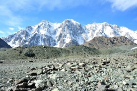 新疆雪山