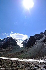 新疆雪山