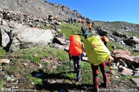 雪山徒步