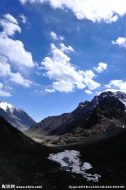 新疆雪山