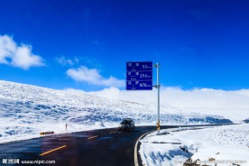 雪山上的公路