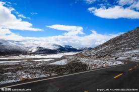 雪山上的公路