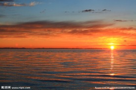 夕阳下的青海湖