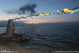 夕阳下的青海湖