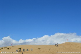青海湖边沙漠