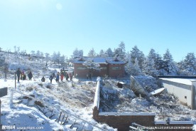 峨眉山雪景