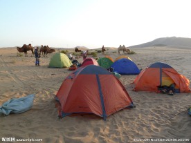 戈壁滩露营