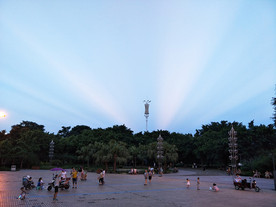 黄昏的广场