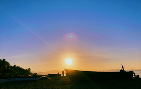 三亚亚龙湾清晨海边