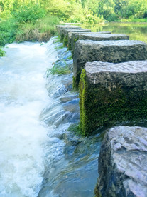 水中石道
